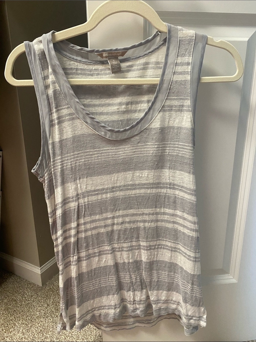 Banana Republic Gray & White Striped Scoop Neck Tank